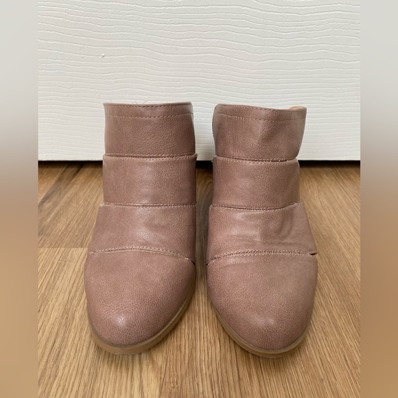 CCOCCI block heel booties / size 7 - Picture 2 of 10